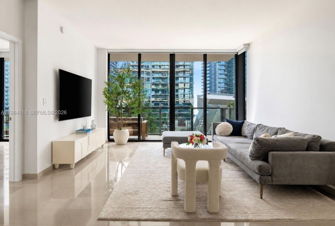 88 SW 7th St, Unit 809, Miami, FL 33130 Photo