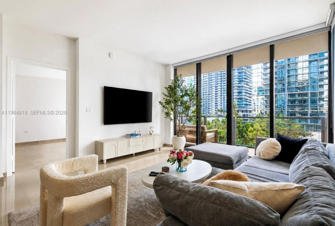88 SW 7th St, Unit 809, Miami, FL 33130 Photo