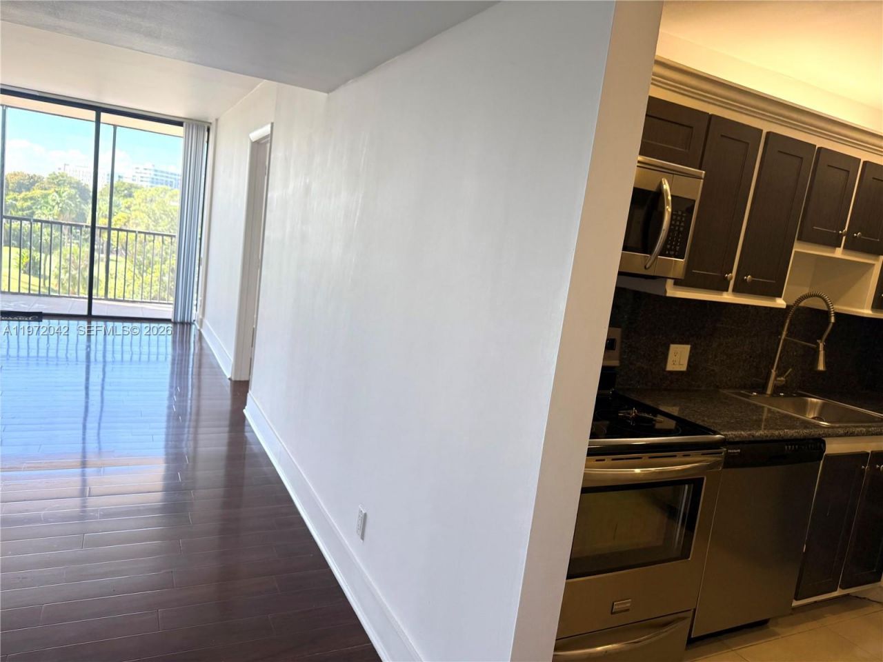 20335 W Country Club Dr , Unit 502, Aventura, FL 33180 Photo