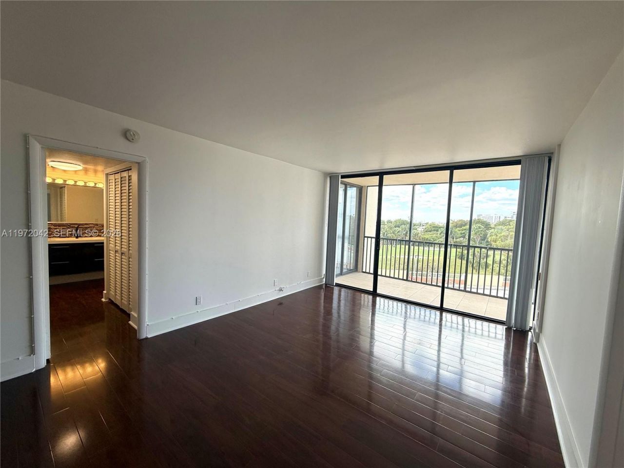 20335 W Country Club Dr , Unit 502, Aventura, FL 33180 Photo