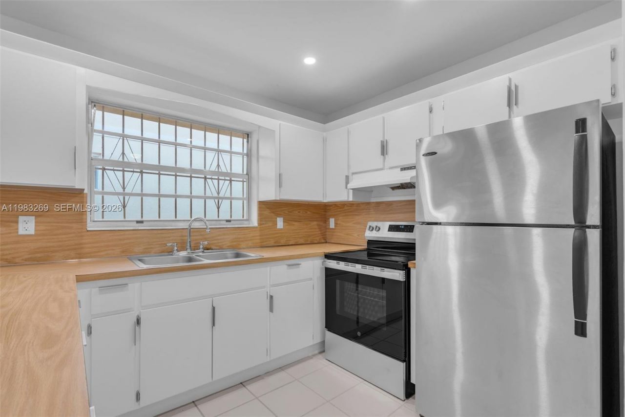 3572 SW 25th St , Miami, FL 33133 Photo