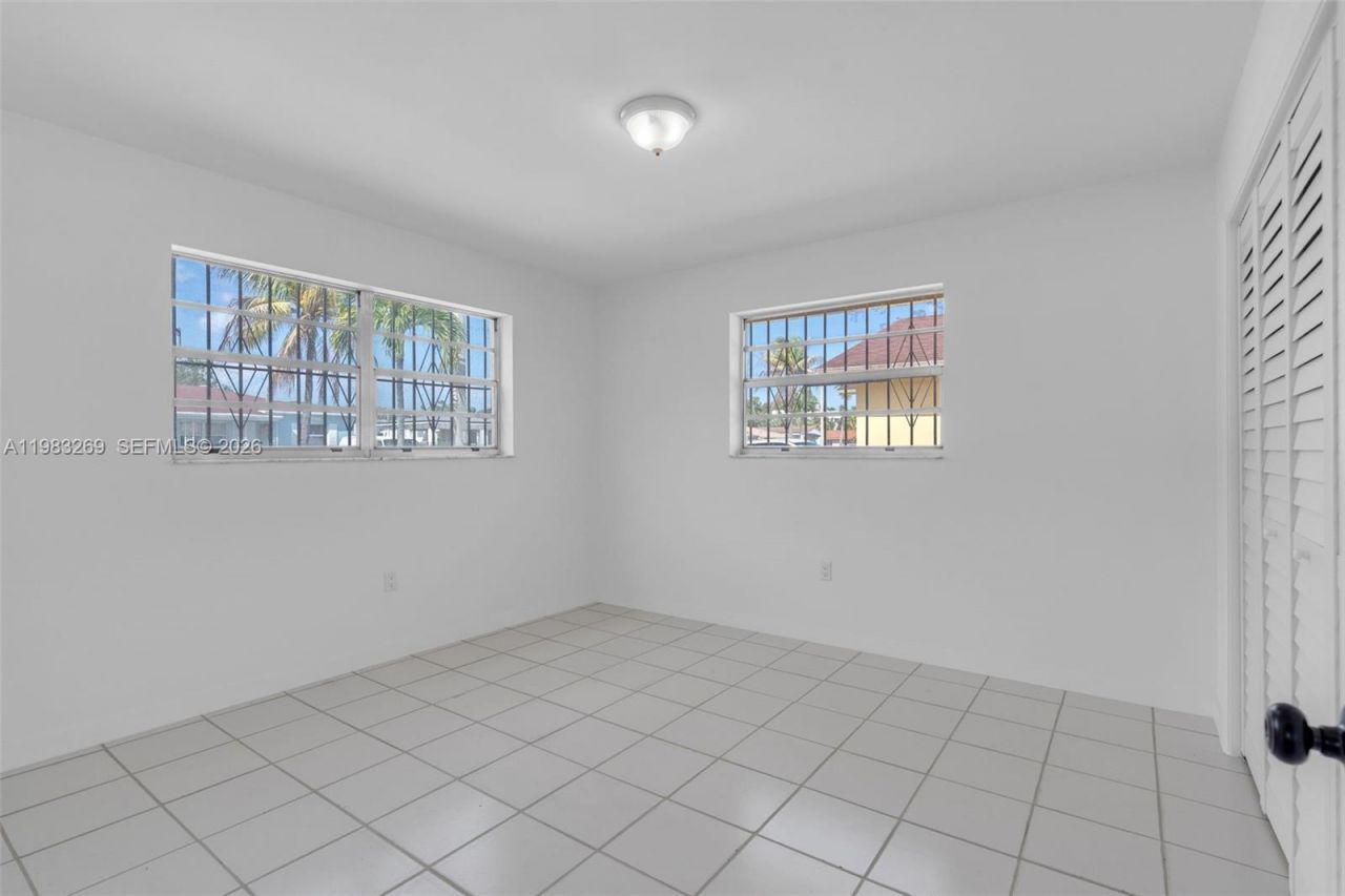 3572 SW 25th St , Miami, FL 33133 Photo