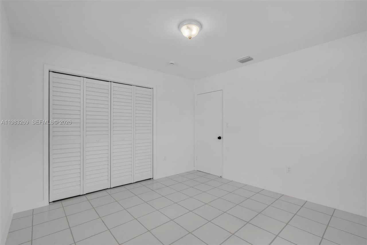 3572 SW 25th St , Miami, FL 33133 Photo