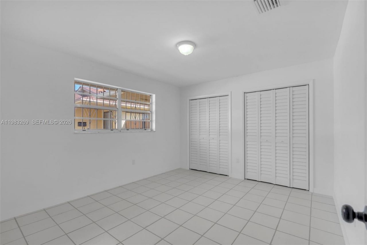 3572 SW 25th St , Miami, FL 33133 Photo