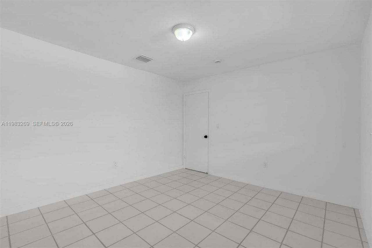 3572 SW 25th St , Miami, FL 33133 Photo