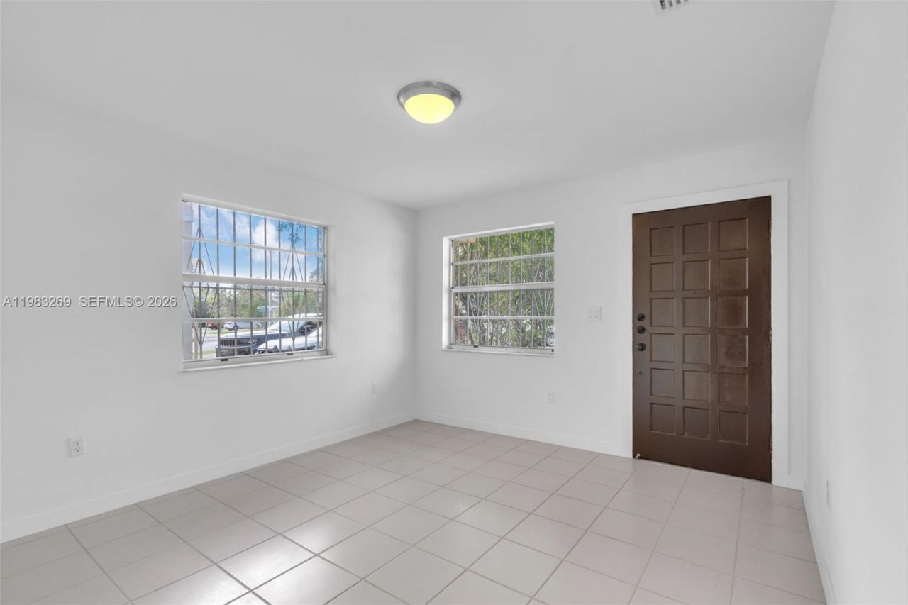 3572 SW 25th St , Miami, FL 33133 Photo