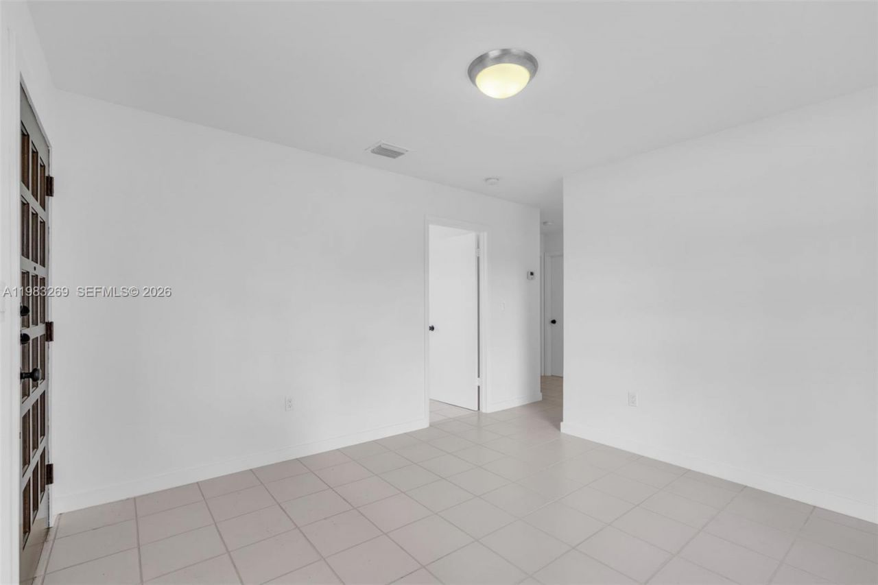 3572 SW 25th St , Miami, FL 33133 Photo