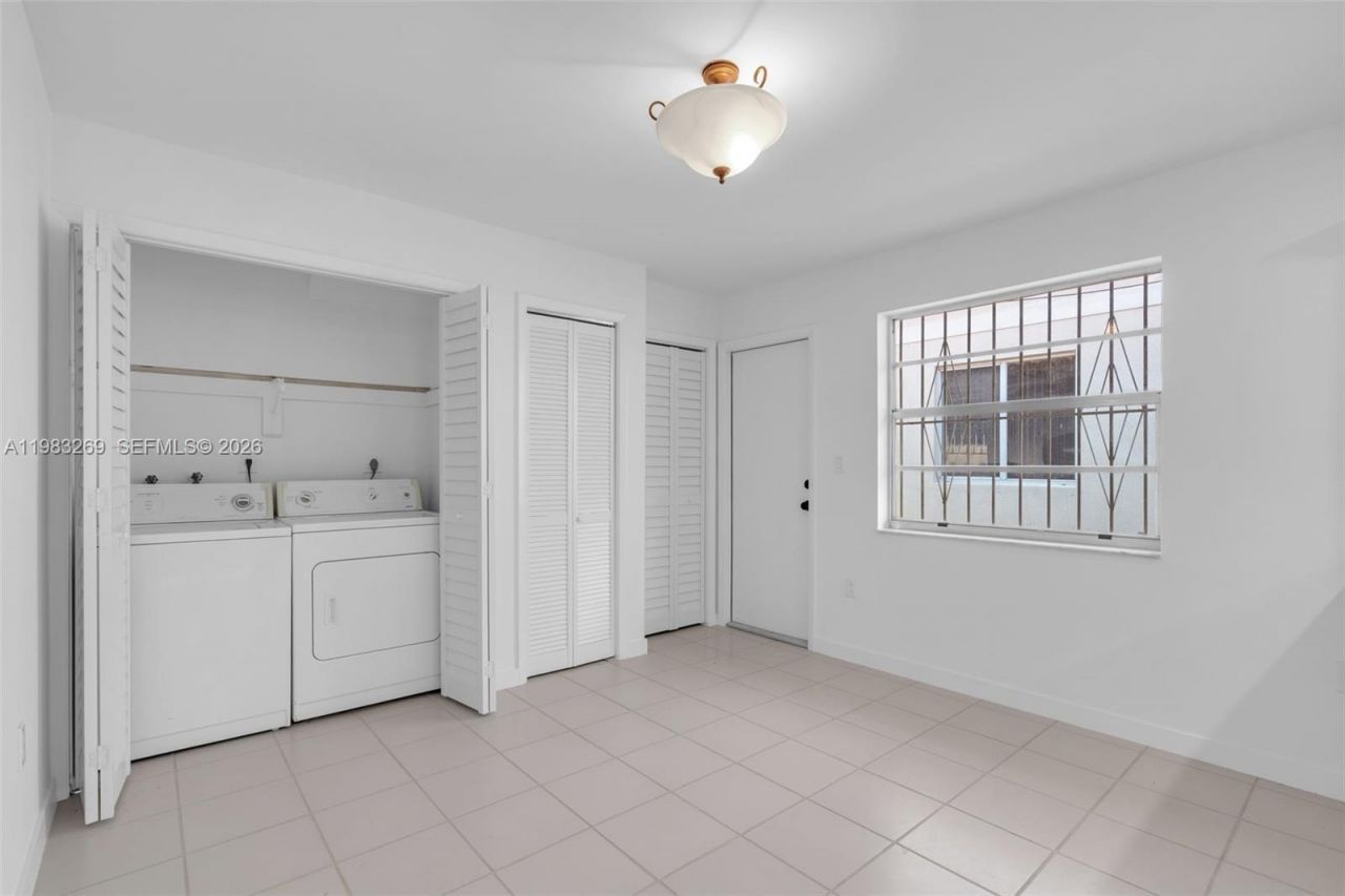 3572 SW 25th St , Miami, FL 33133 Photo