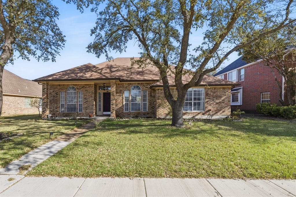 2742 Claremont Drive, Grand Prairie, TX 75052 Main Photo