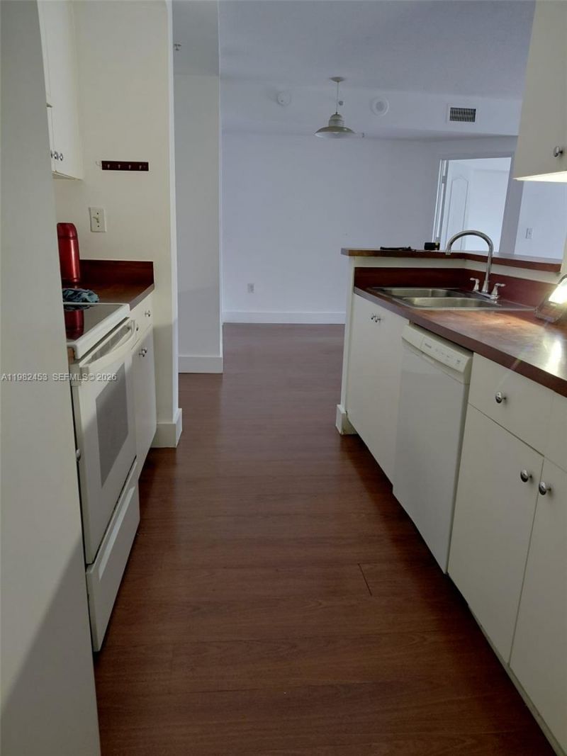 5077 NW 7th St , Unit 1006, Miami, FL 33126 Photo