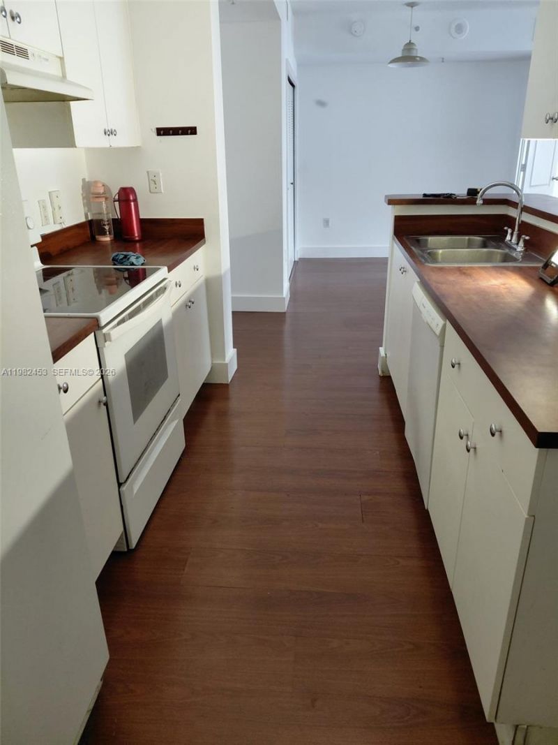 5077 NW 7th St , Unit 1006, Miami, FL 33126 Photo