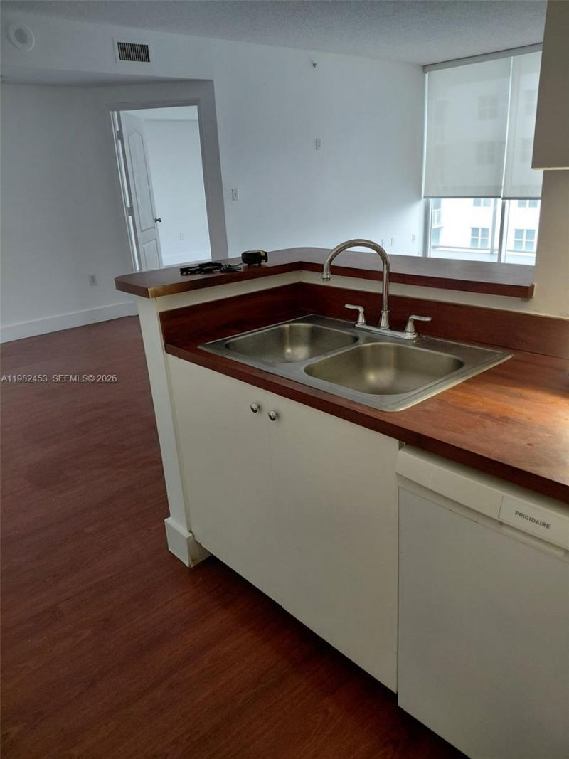 5077 NW 7th St , Unit 1006, Miami, FL 33126 Photo