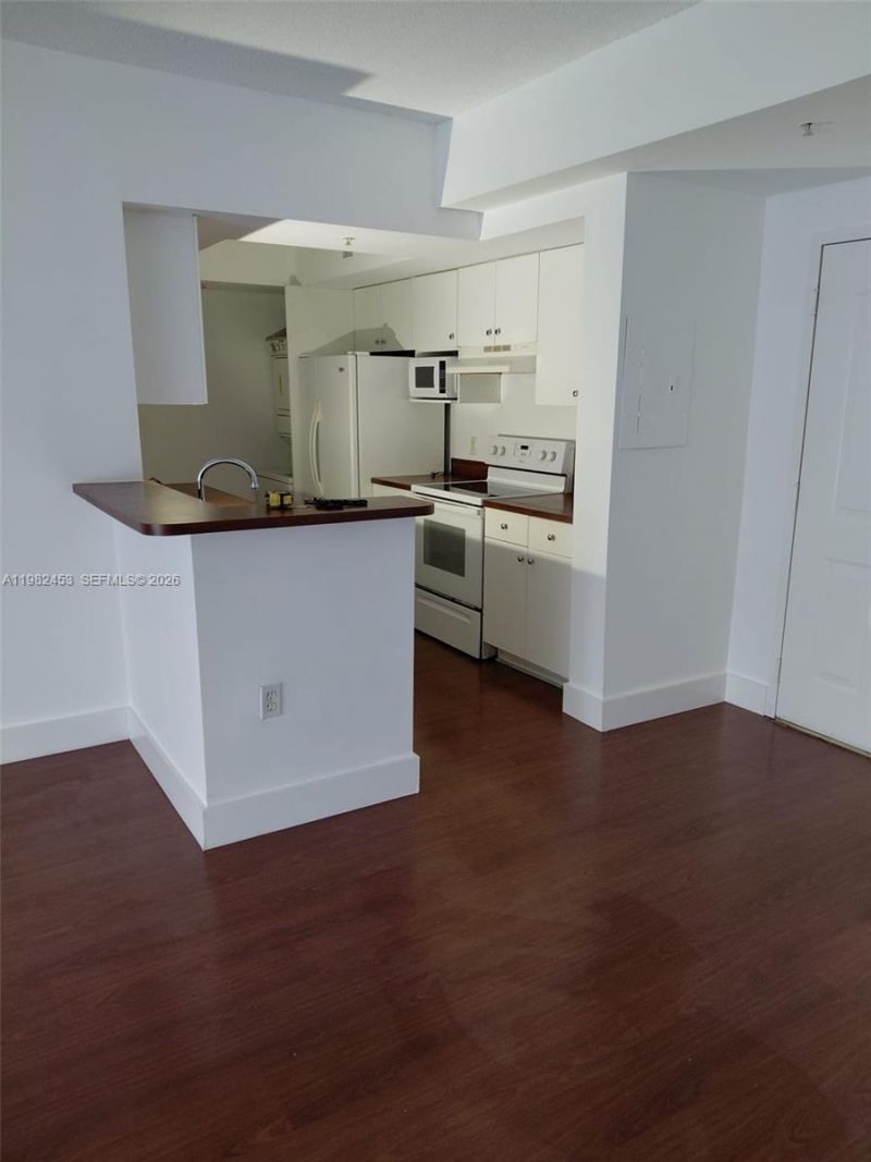 5077 NW 7th St , Unit 1006, Miami, FL 33126 Photo