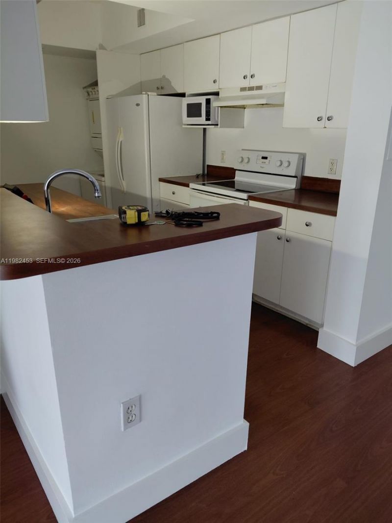 5077 NW 7th St , Unit 1006, Miami, FL 33126 Photo