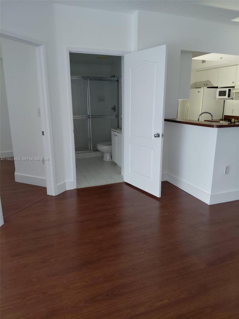 5077 NW 7th St , Unit 1006, Miami, FL 33126 Photo