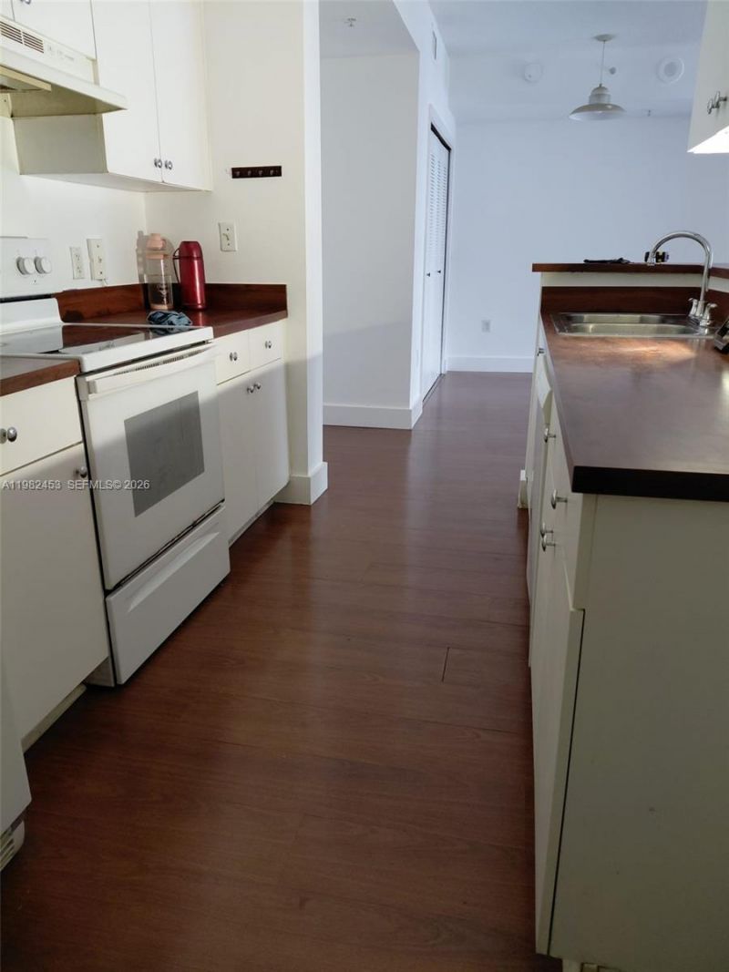 5077 NW 7th St , Unit 1006, Miami, FL 33126 Photo