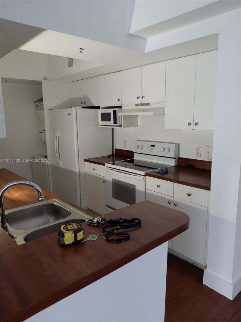 5077 NW 7th St , Unit 1006, Miami, FL 33126 Photo