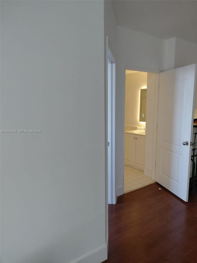 5077 NW 7th St , Unit 1006, Miami, FL 33126 Photo