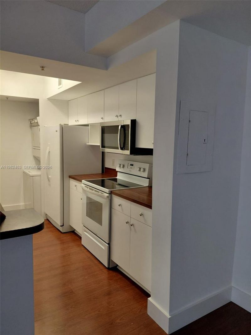 5077 NW 7th St , Unit 1006, Miami, FL 33126 Photo