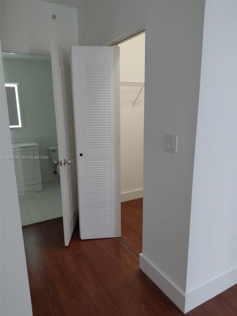 5077 NW 7th St , Unit 1006, Miami, FL 33126 Photo