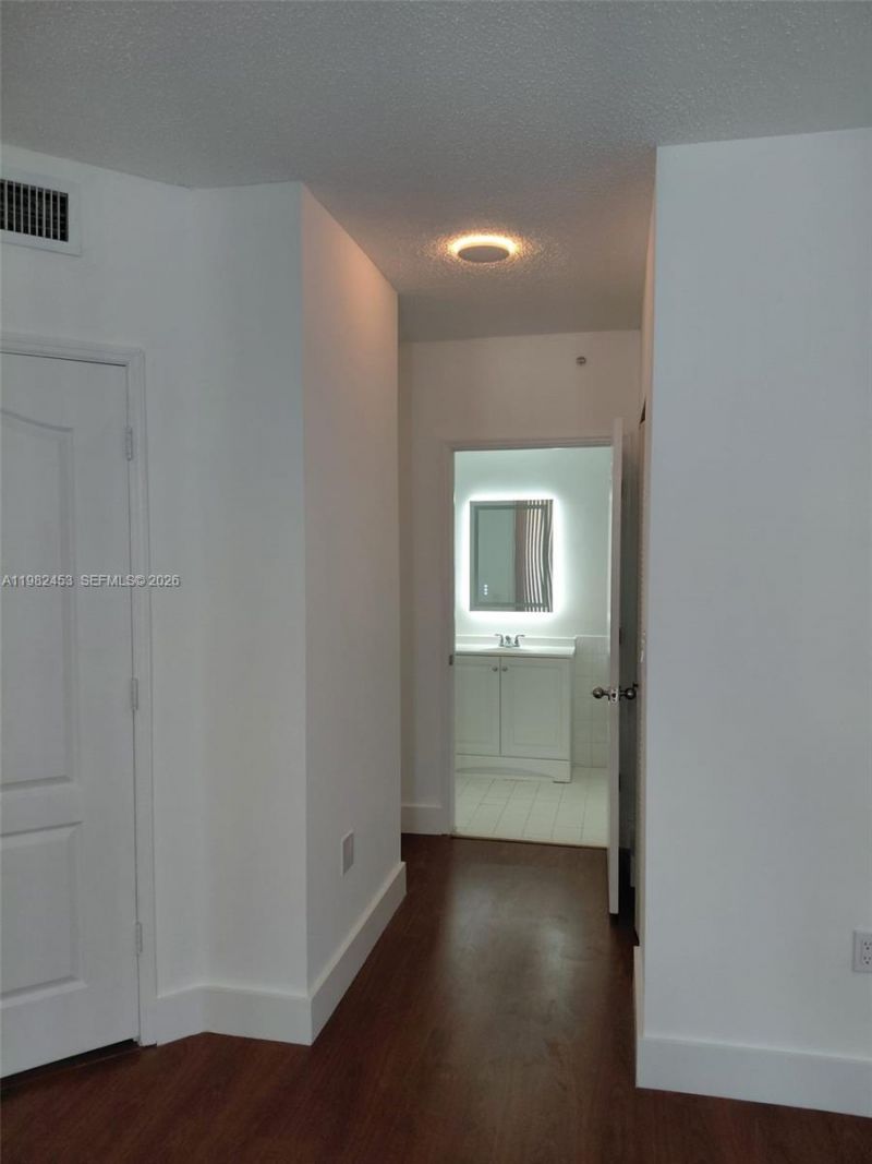 5077 NW 7th St , Unit 1006, Miami, FL 33126 Photo