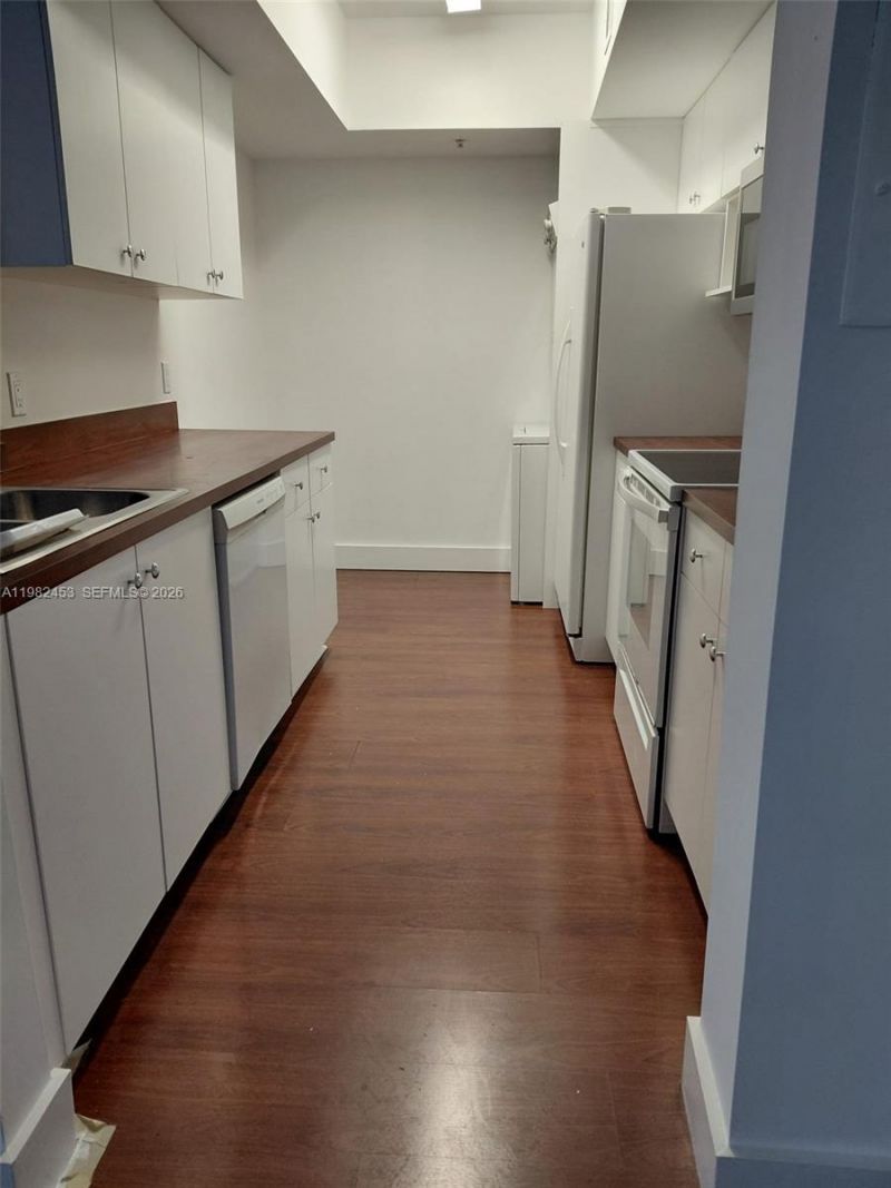 5077 NW 7th St , Unit 1006, Miami, FL 33126 Photo