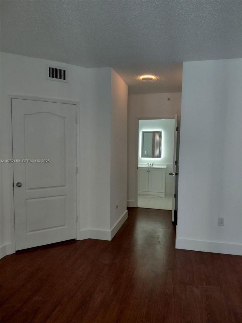 5077 NW 7th St , Unit 1006, Miami, FL 33126 Photo