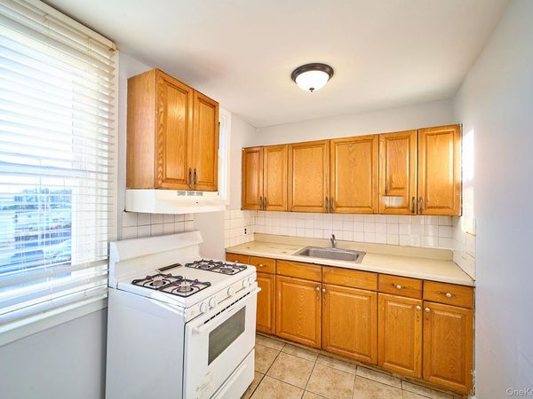 10 Railroad Avenue , Unit 1, Bethpage, NY 11714