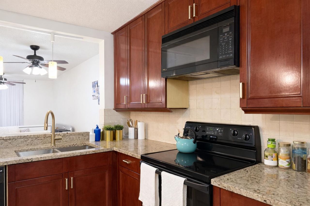 110 Lake Emerald Drive, Unit 405, Oakland Park, FL 33309 Photo