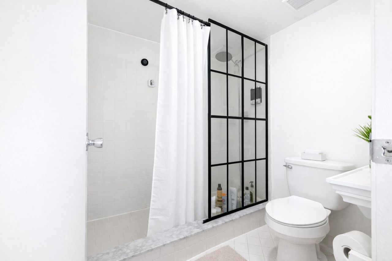 110 Lake Emerald Drive, Unit 405, Oakland Park, FL 33309 Photo