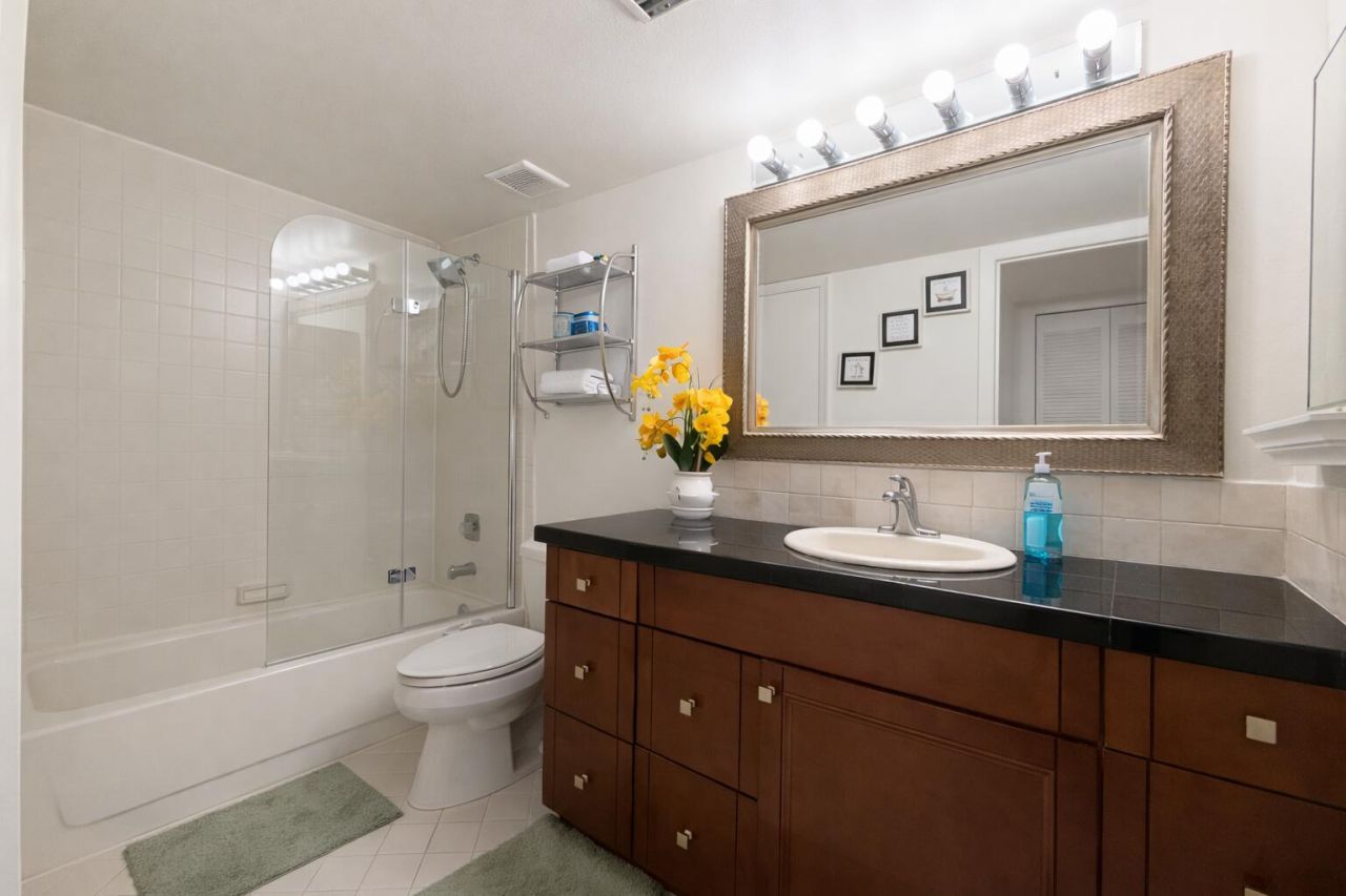 110 Lake Emerald Drive, Unit 405, Oakland Park, FL 33309 Photo