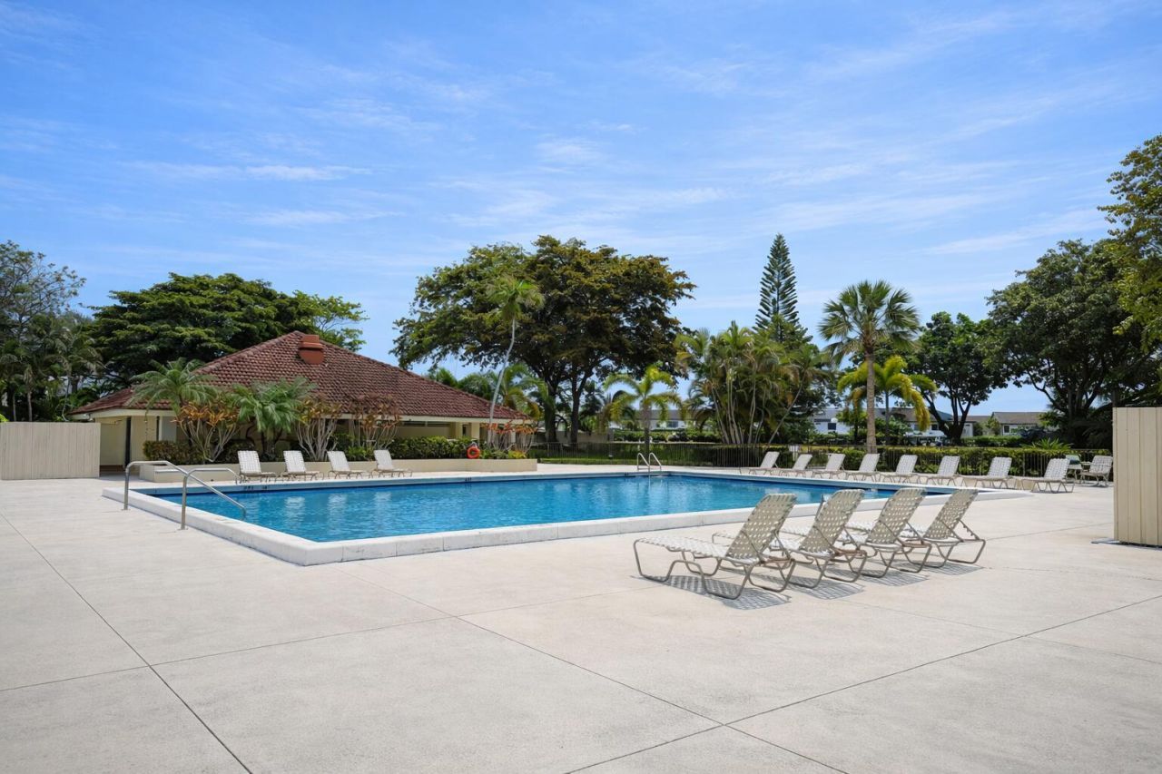 110 Lake Emerald Drive, Unit 405, Oakland Park, FL 33309 Photo