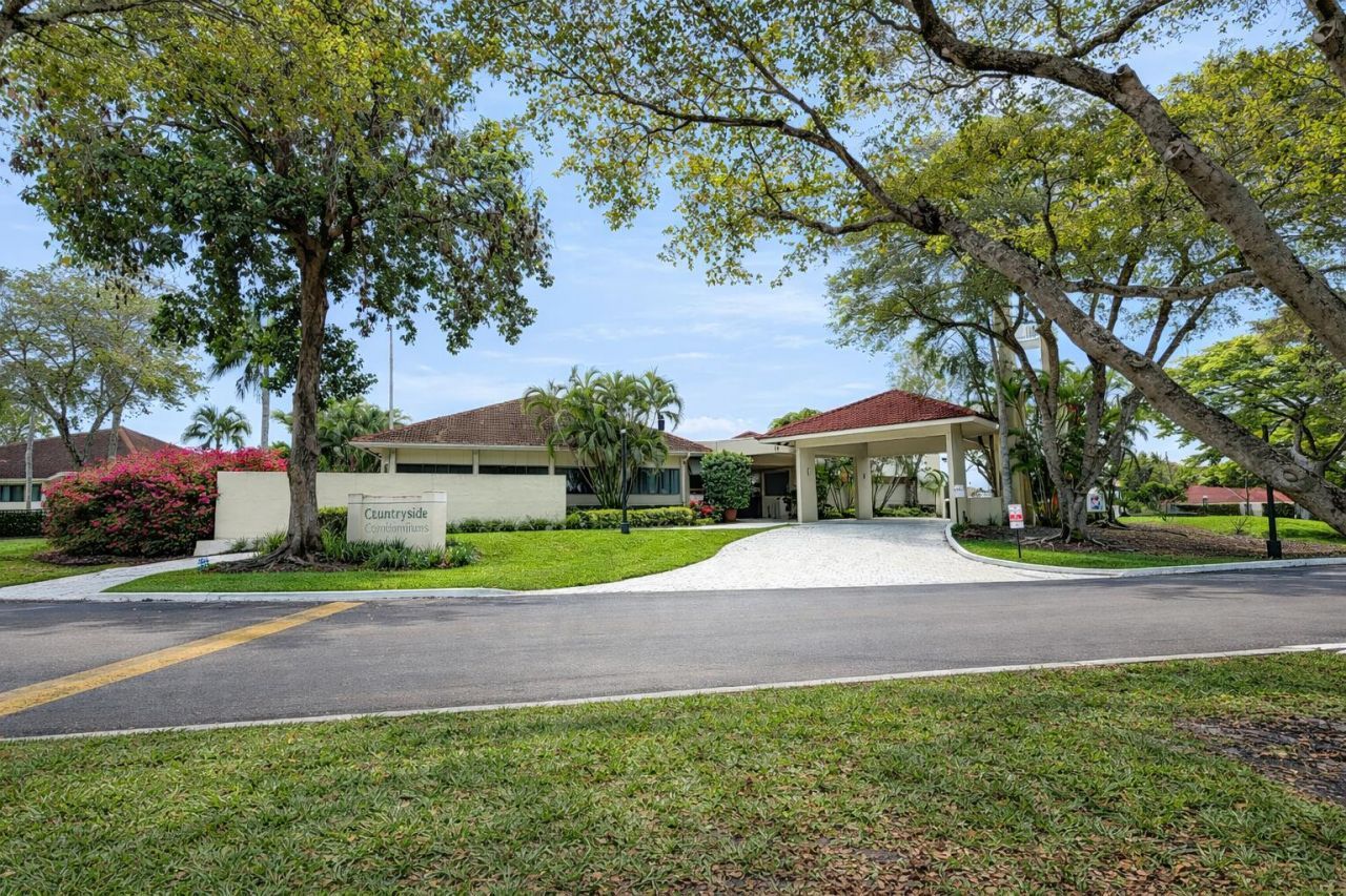 110 Lake Emerald Drive, Unit 405, Oakland Park, FL 33309 Photo