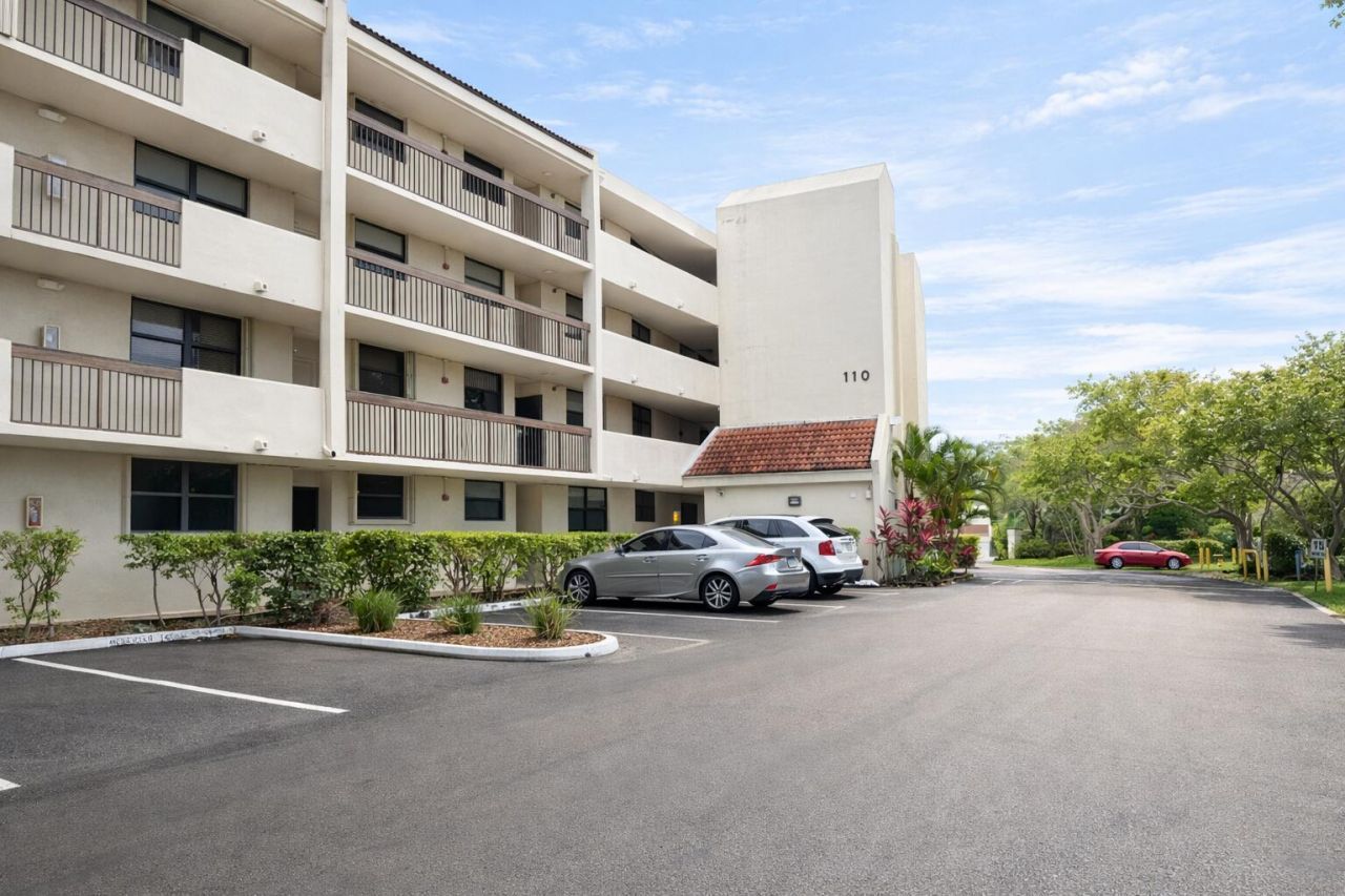 110 Lake Emerald Drive, Unit 405, Oakland Park, FL 33309 Photo