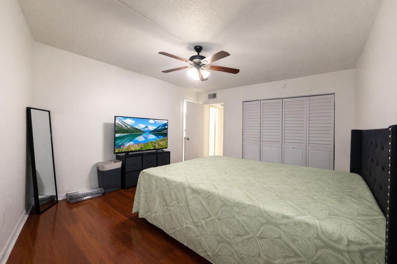 110 Lake Emerald Drive, Unit 405, Oakland Park, FL 33309 Photo