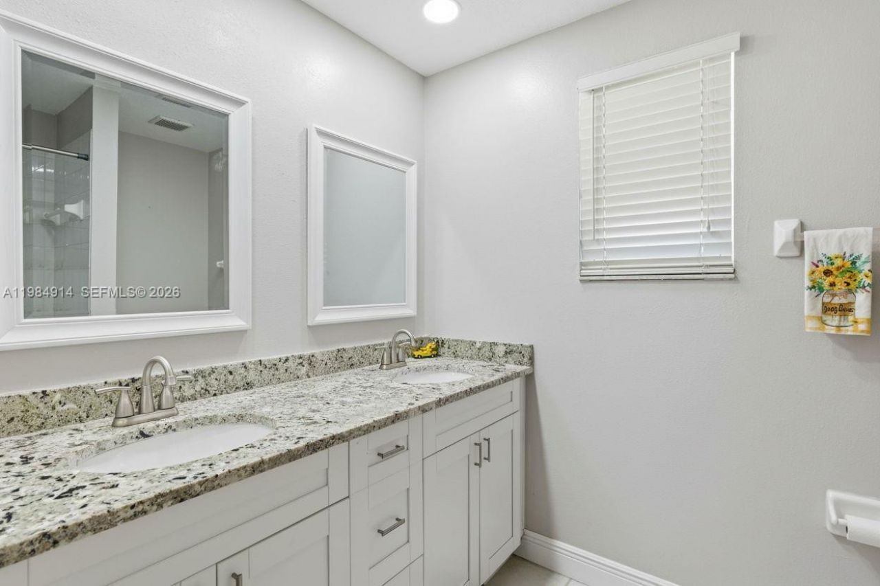 12502 Lake Vista Dr, Tampa, FL 33534 Photo
