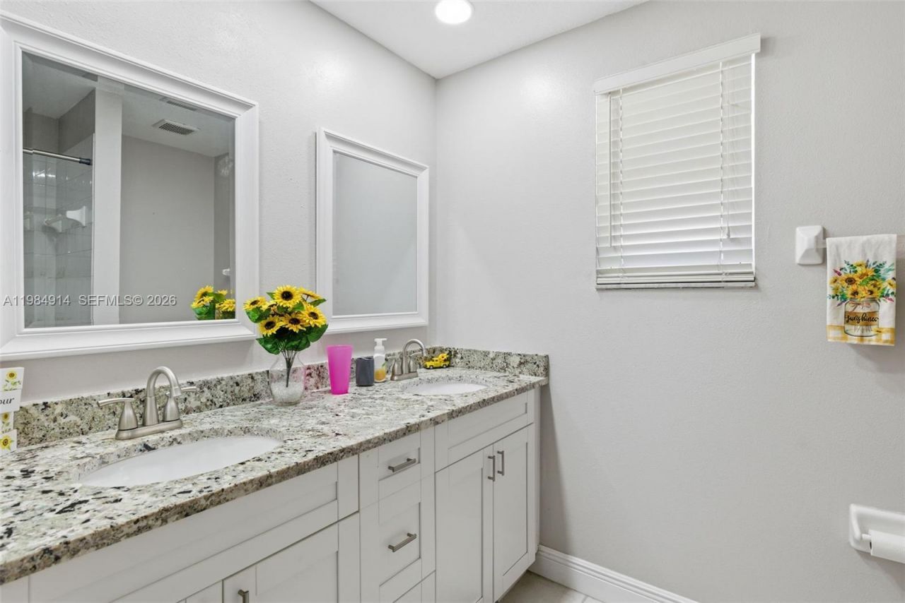 12502 Lake Vista Dr, Tampa, FL 33534 Photo