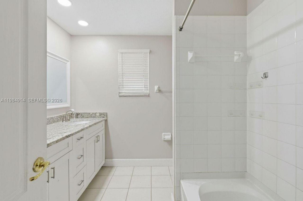 12502 Lake Vista Dr, Tampa, FL 33534 Photo