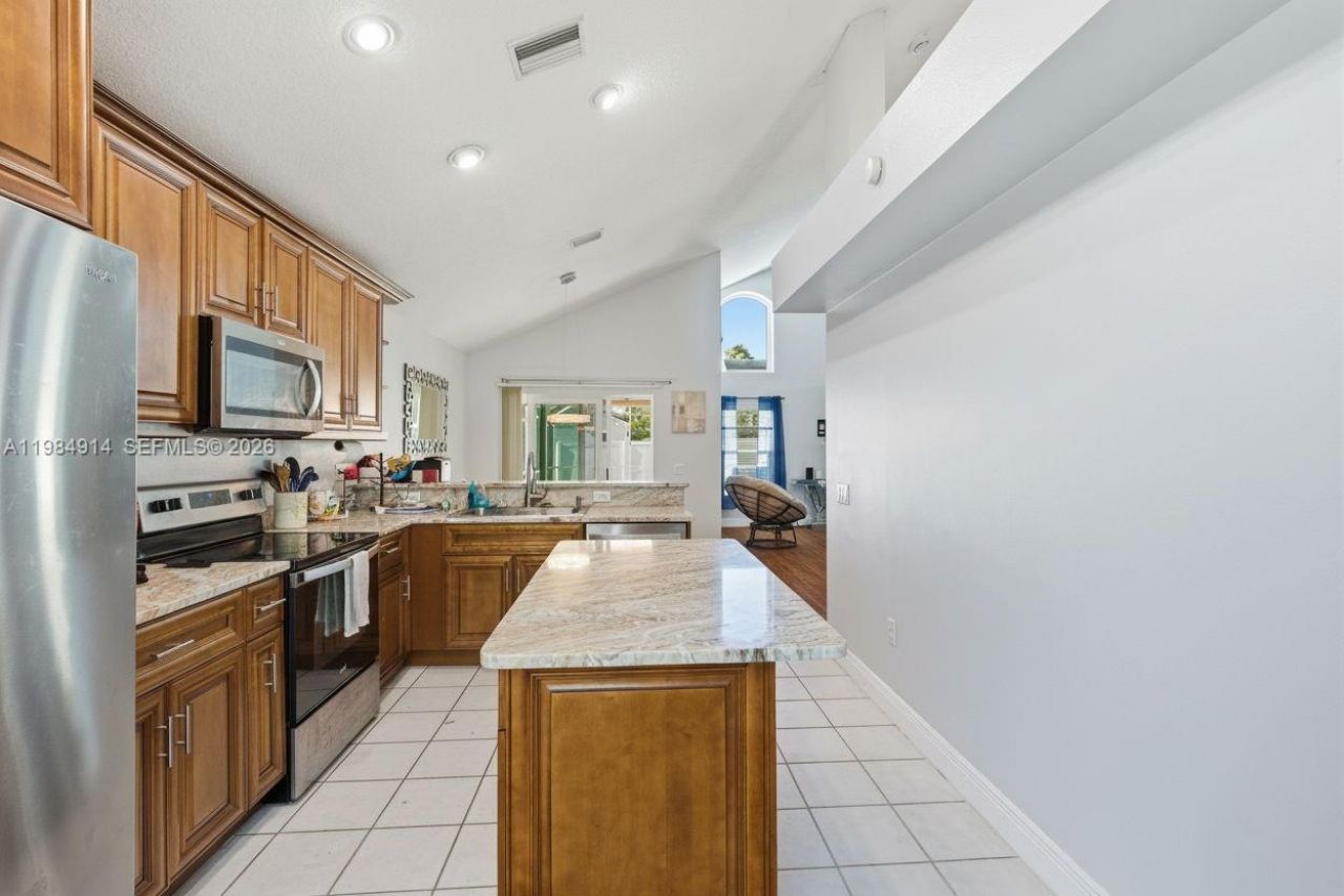 12502 Lake Vista Dr, Tampa, FL 33534 Photo
