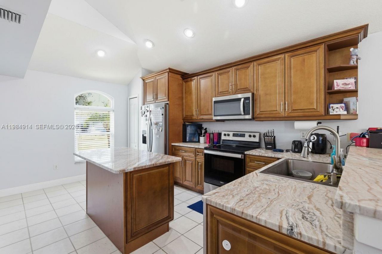 12502 Lake Vista Dr, Tampa, FL 33534 Photo