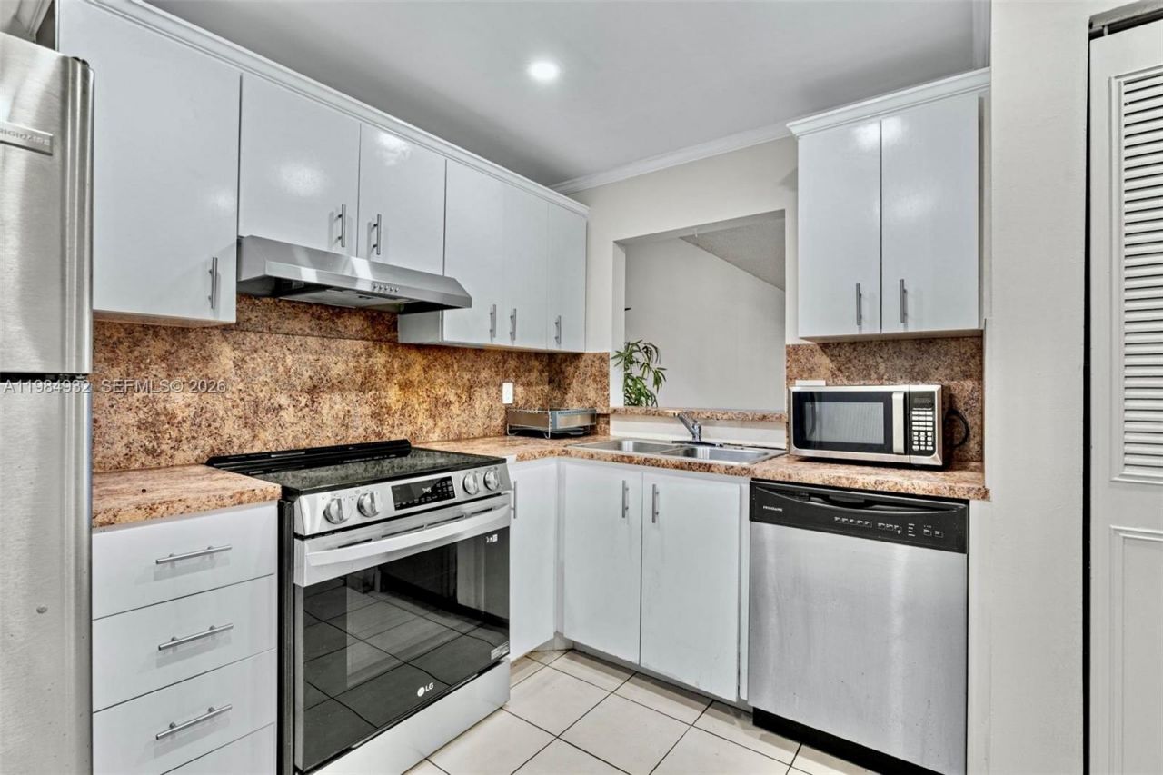 1830 Dixieanna St, Unit 102, Hollywood, FL 33020 Photo