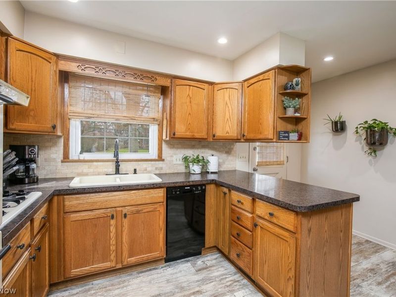 850 Robinson Avenue, Barberton, OH 44203 Photo 9