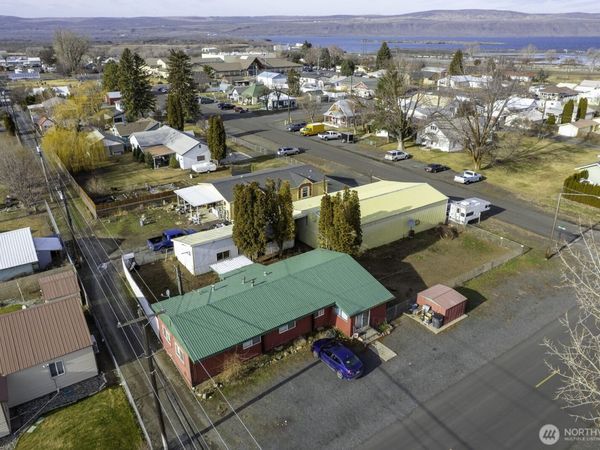 211 N 2nd Street , Coulee City, WA 99115