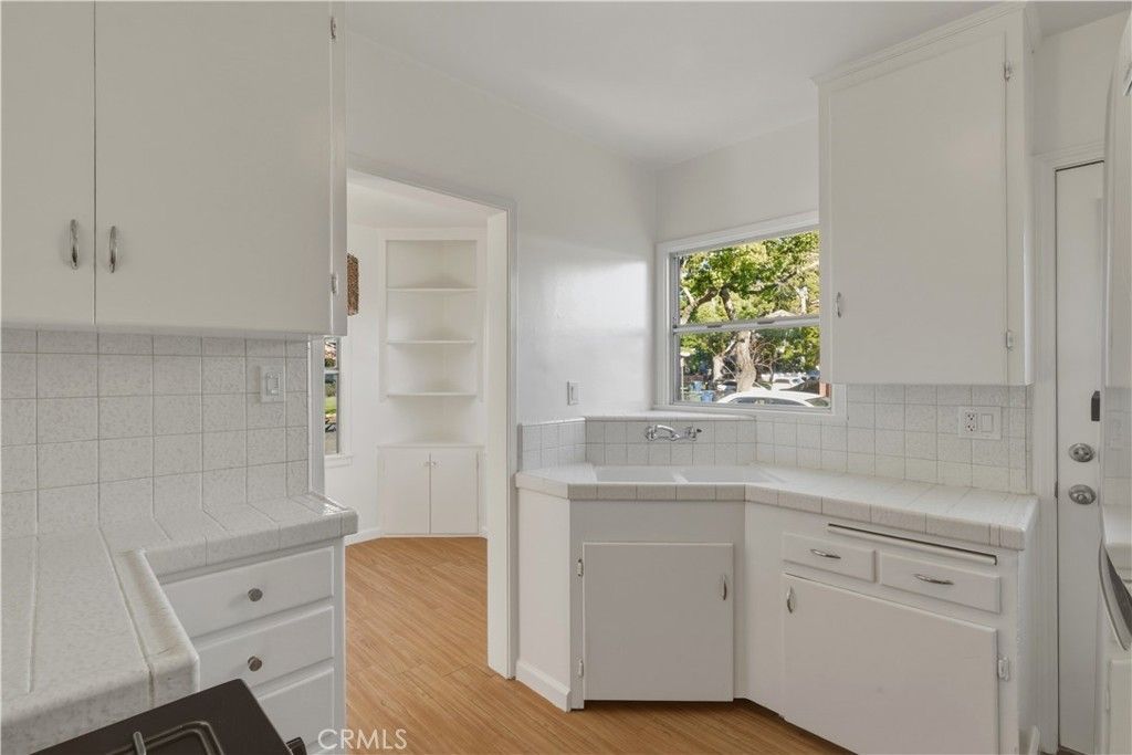 1112 N Naomi Street, Burbank, CA 91505 Main Photo