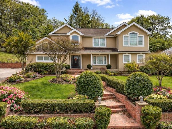 4 2nd Street, Woodbury, NY 11797