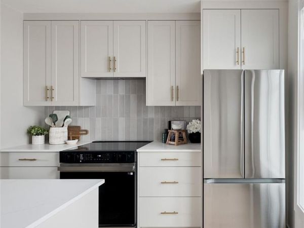 2538 Shelbourne St, Unit 1, Victoria, BC V8R 4L5