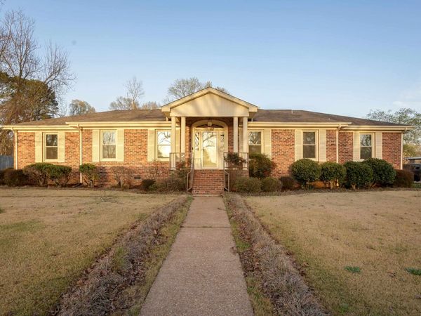 445 Roxie Dr, Florence, AL