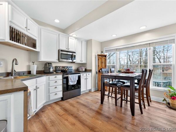 10 Anemone Road , Lake Ozark, MO 65049