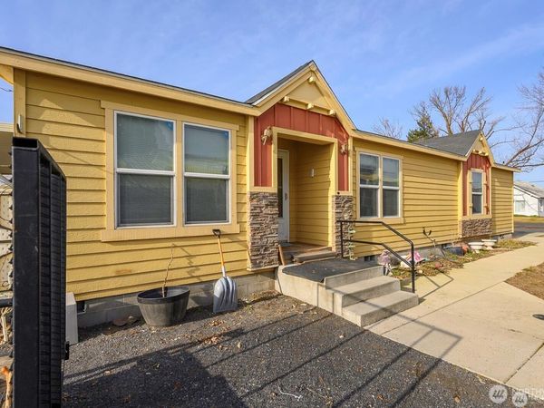 213 W Locust Street, Coulee City, WA 99115