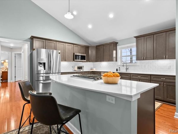 411 E Ferry Street, Detroit, MI 48202